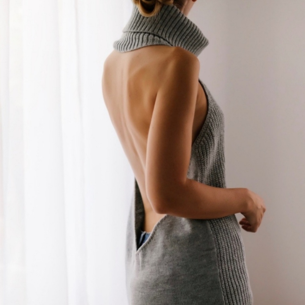 Backless turtleneck